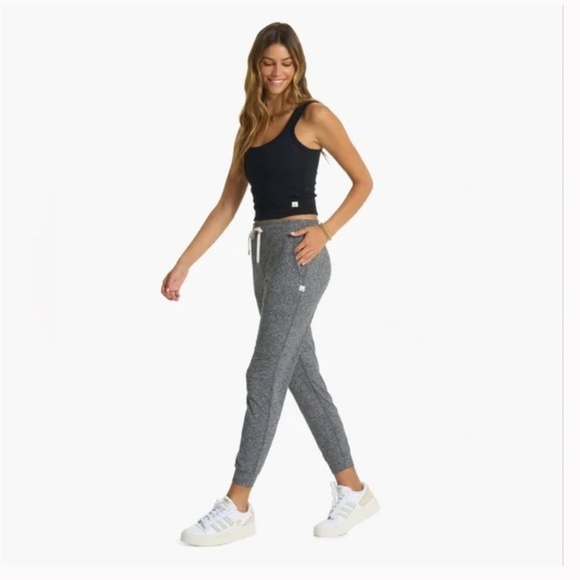 Vuori Performance DreamKnit Joggers in Heathered Gray Size Medium - Picture 1 of 6